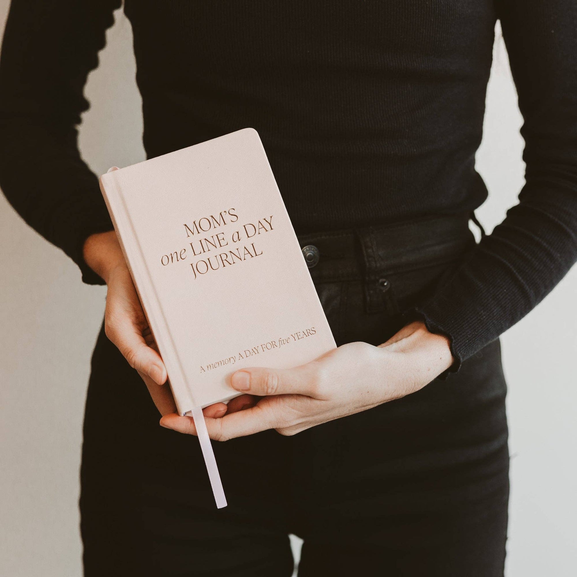 Mom&#39;s One Line A Day Leather Journal - Mother&#39;s Day Gifts